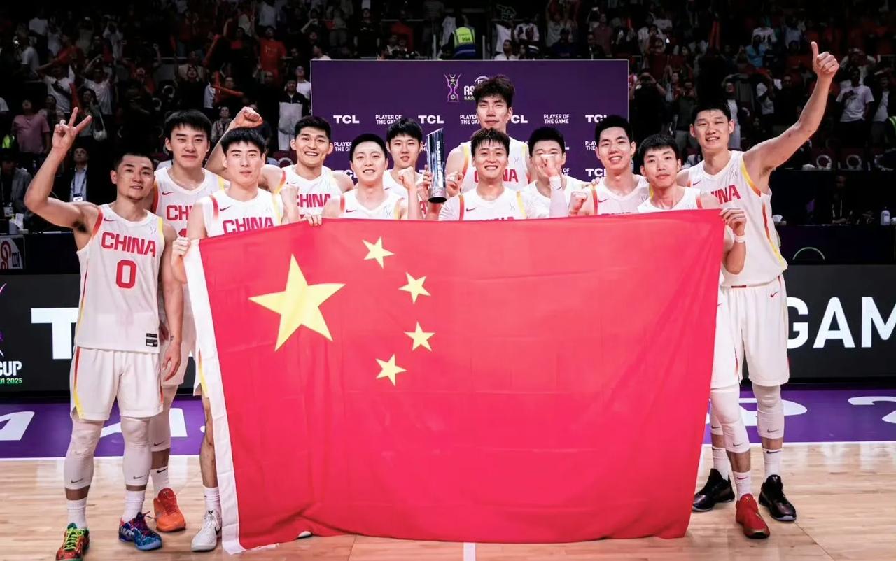 让人动容！我们男篮终于能够打出以下克上、以弱胜强的比赛。

中国男篮亚洲杯力克新