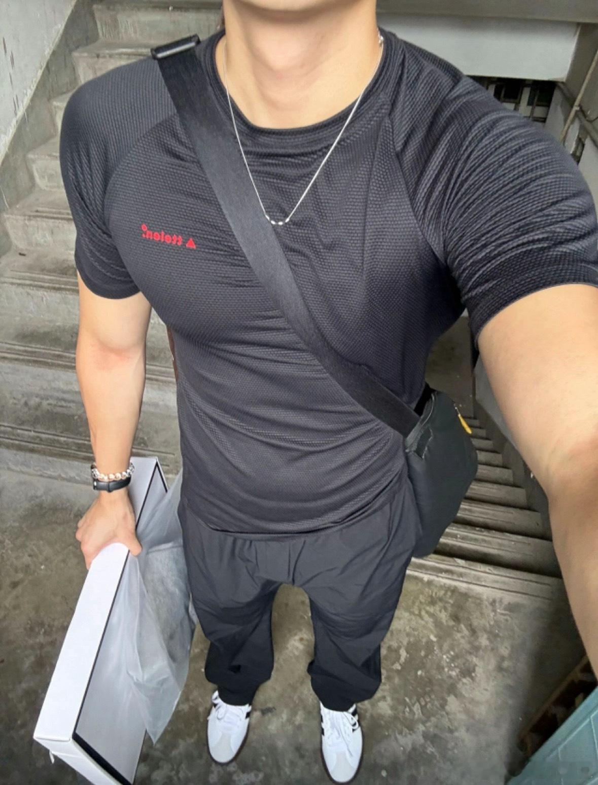 来上海第一件事先把快递拿了 ​​​
