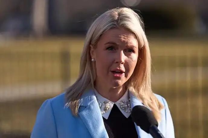 3月4日，白宫发言人卡罗琳·莱维特抛出“重磅炸弹”，给上周末开打的“史诗怒火”行