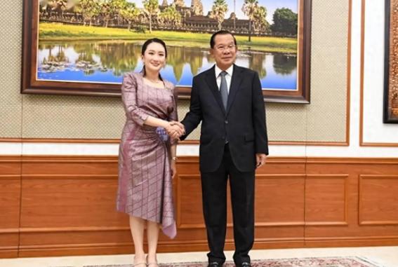 根本打不过泰国，柬埔寨洪森要认怂了。

7月25日，柬埔寨驻联合国代表乔恰就两国