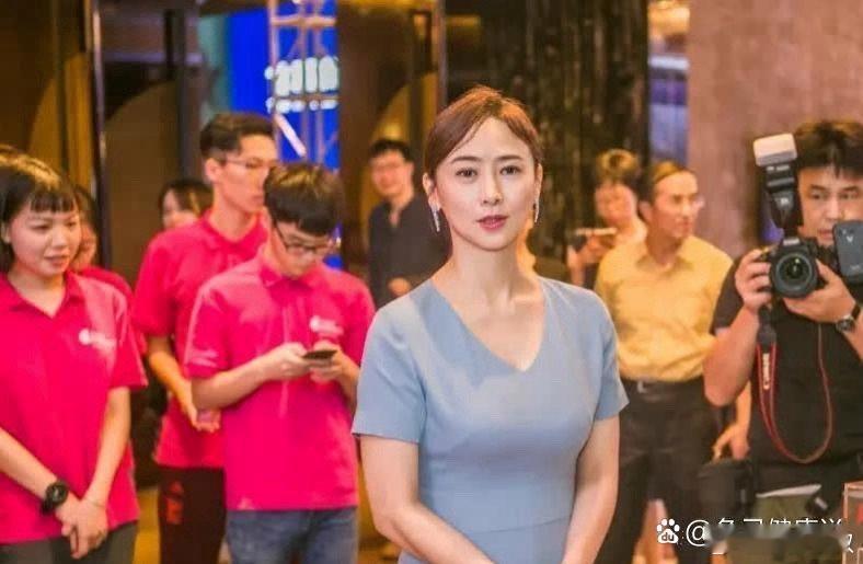 51岁的翁虹依旧魅力四射，风情万种 ​​​