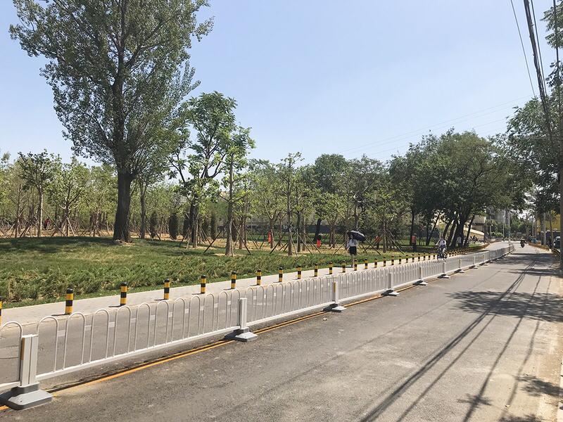 哇塞，这位朋友的美评简直太绝啦！“能为一朵云驻足的人，心里一定装着光”，这句子韵