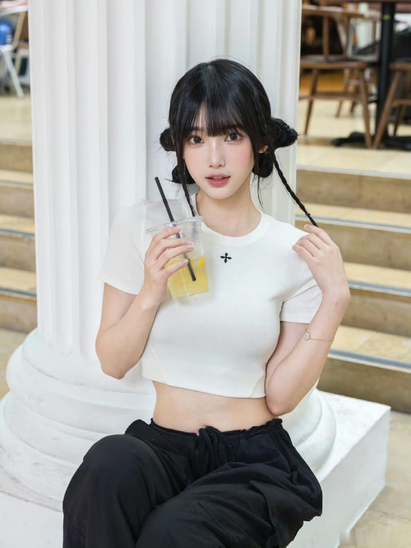 林嫂网红七七图赏。你还真别说，挺好看的，但网红就是网红，脸盲的看不出啥区别，就是