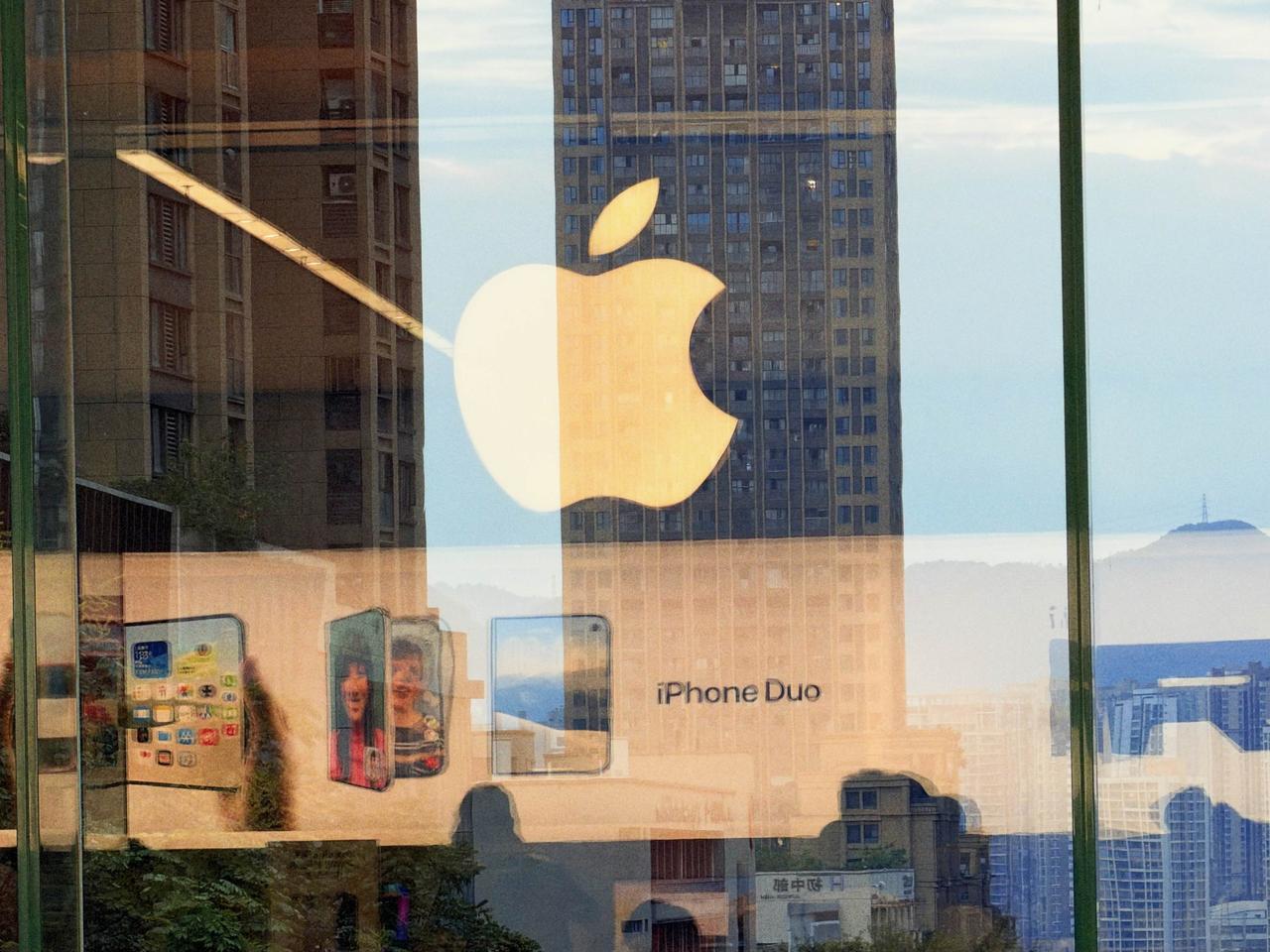 iPhone Duo素材已在苹果直营店上线，开始还以为是开卖当日才会上呢