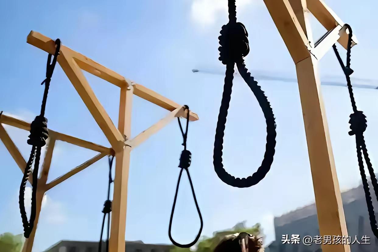 看不懂，为什么伊朗有那么多内鬼，为以色列提供信息，帮助以色列打自己的国家。
  