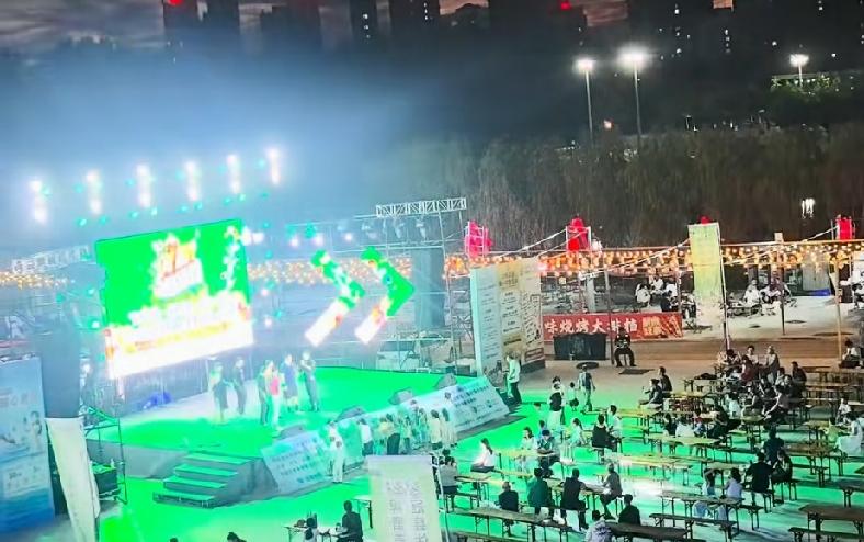 冠县啤酒节，你去过了吗？

其实不只是“喝啤酒、吃烧烤”那么简单，它更像是一场集