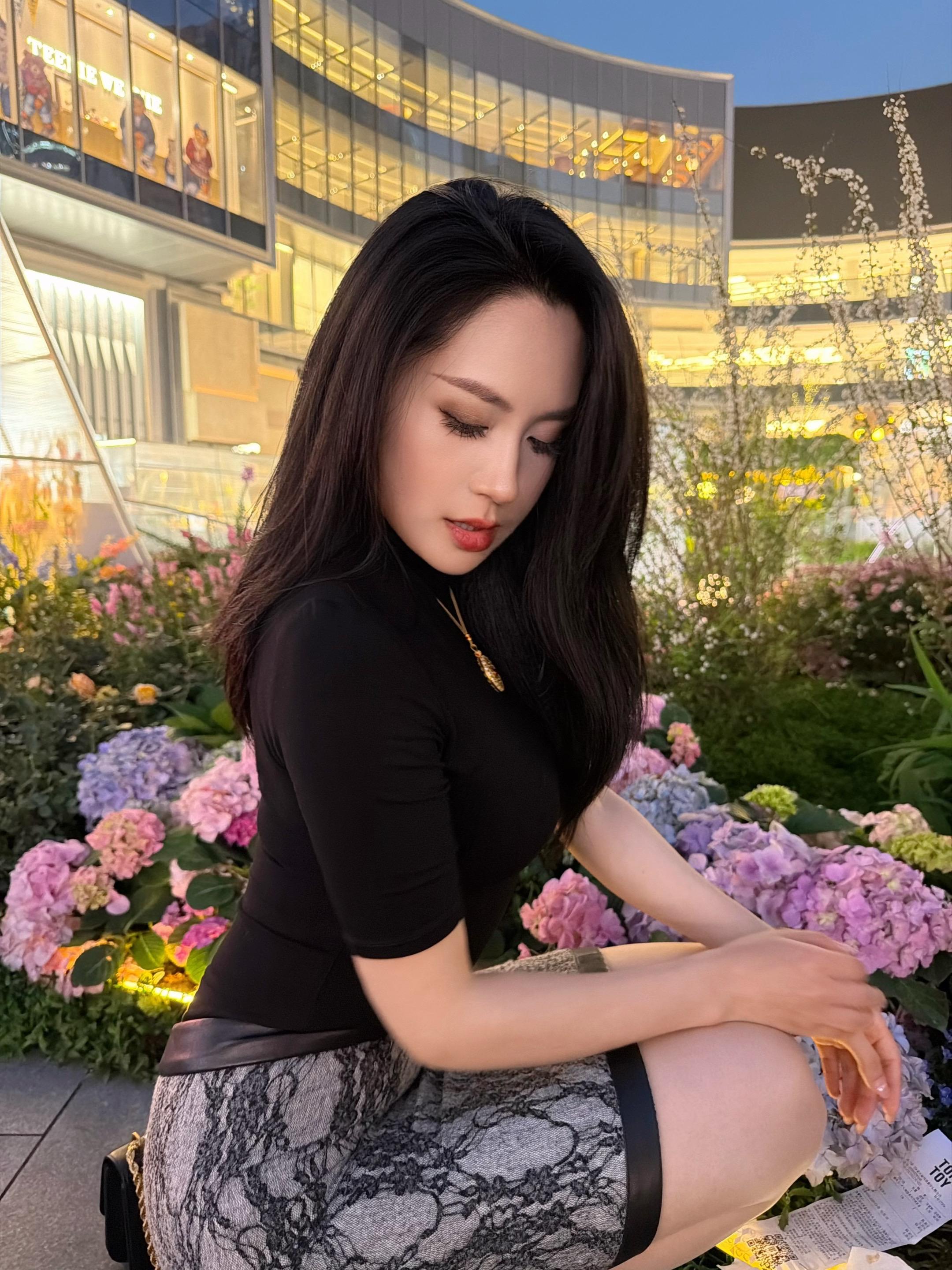 女孩 你别太天真 金比情真 情比金更难得。