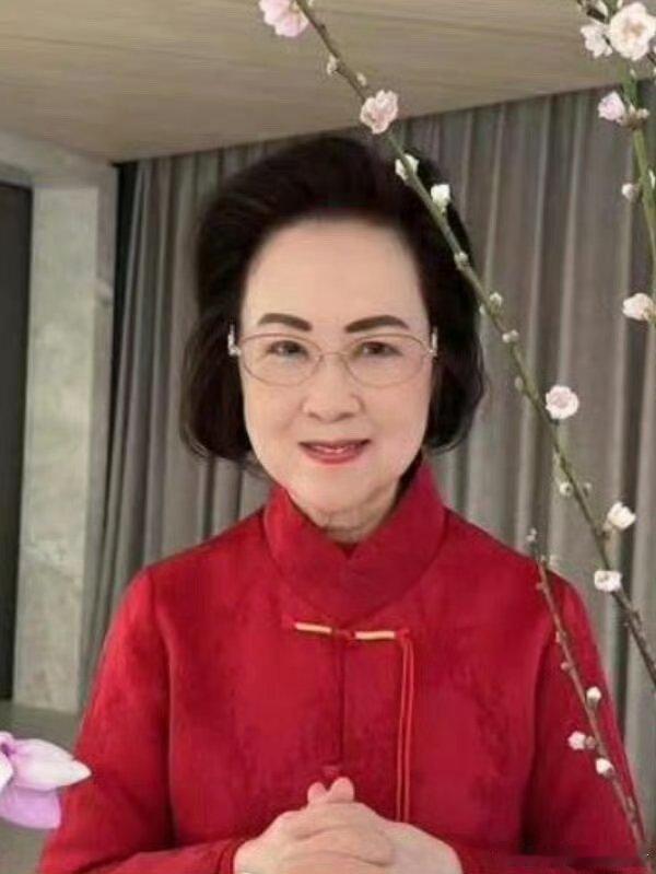 琼瑶在家自杀  一位很有才华的作家，塑造了很多经典的作品和名句，有一句印象最深刻