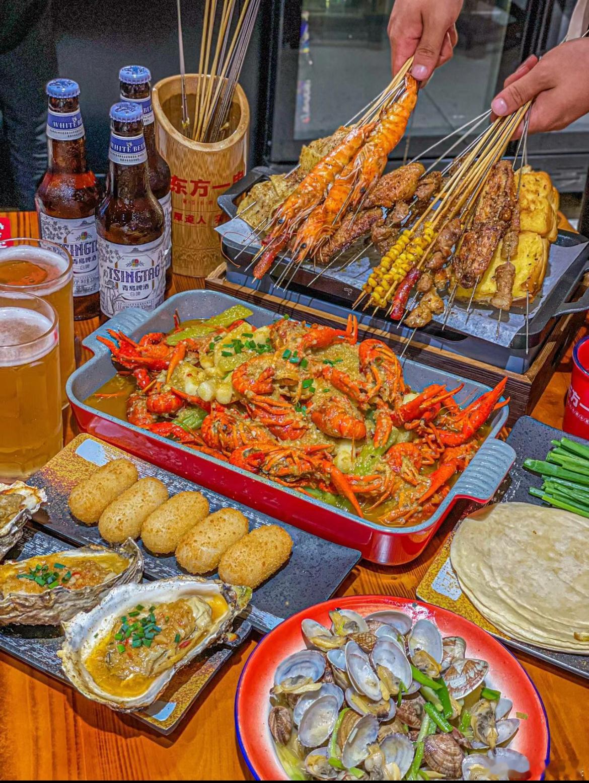 #每一场烟火美食都有青岛啤酒#烟火烧烤配上哈啤酒，被这浓郁的烟火气息吸引住了，生