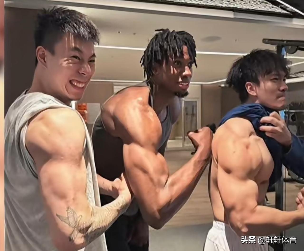现在看看这张照片，真的很讽刺，也许这就是自己锻炼的结果，但是怀特塞德自从来到上海