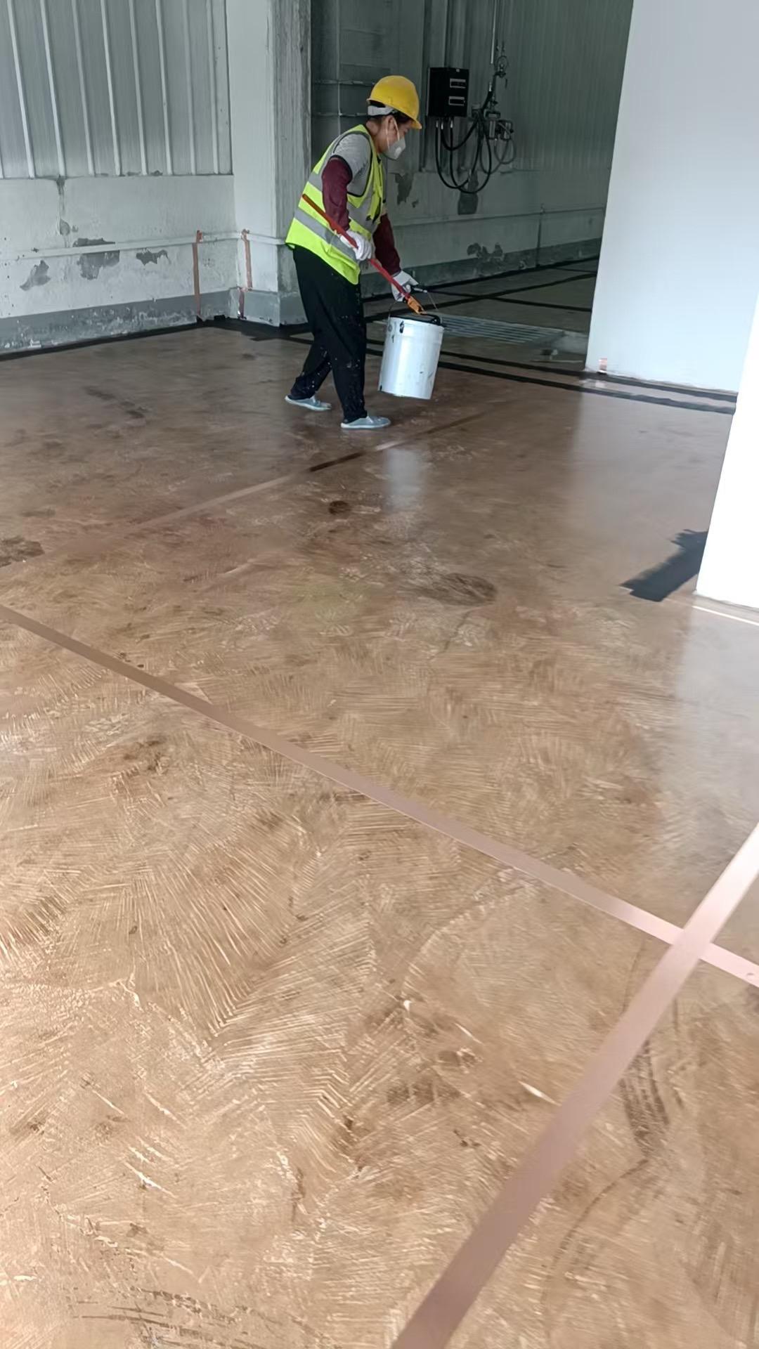 1万平方环氧防静电地坪漆施工，项目在南宁。加油！广西环氧地坪漆 防静电 柳州地坪