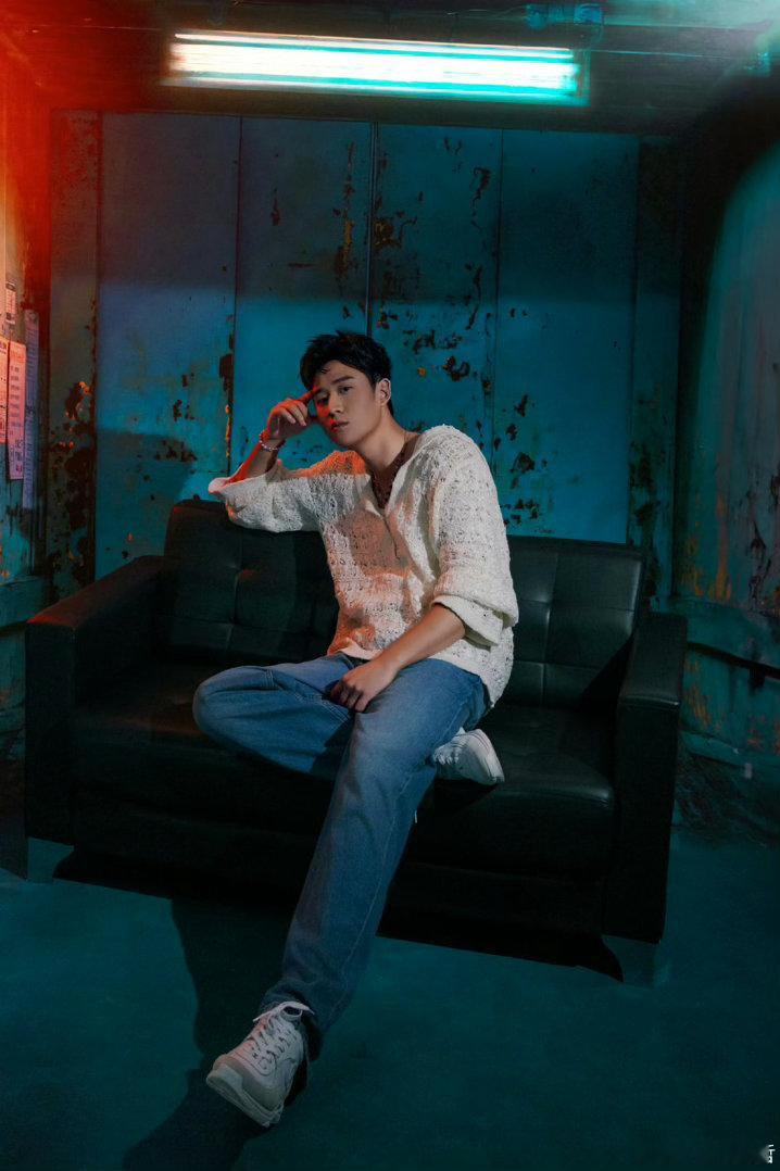 周兴哲和音悦家的适配度善于捕捉转瞬即逝旋律灵感的创作人，遇上便携专业的音悦家。随
