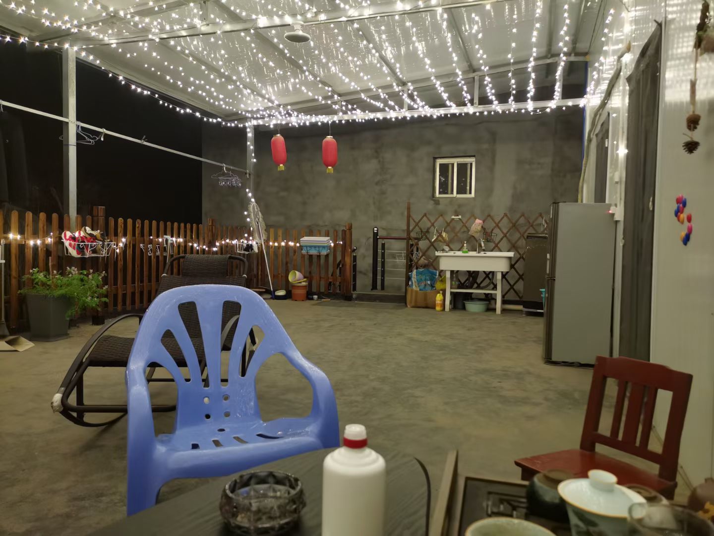 人和人走散真是太容易了突然发现能说话的人越来越少了有时候心烦的时候想找个人聊会儿