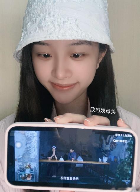 钟雯冠带头嗑张鲁一高圆圆的cp果然是“CP界的老司机”。 ​​​