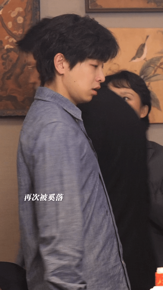 #彭昱畅演我打工硬撑# 彭昱畅演的大城市打工人刘十三有点太戳人了，在看不起自己的