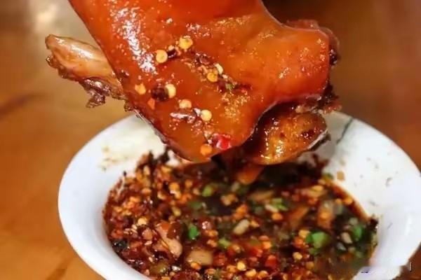 终于放假回贵阳过年了，没想着到处跑，就想在家附近的巷子里随便逛逛吃吃。
这几天吃