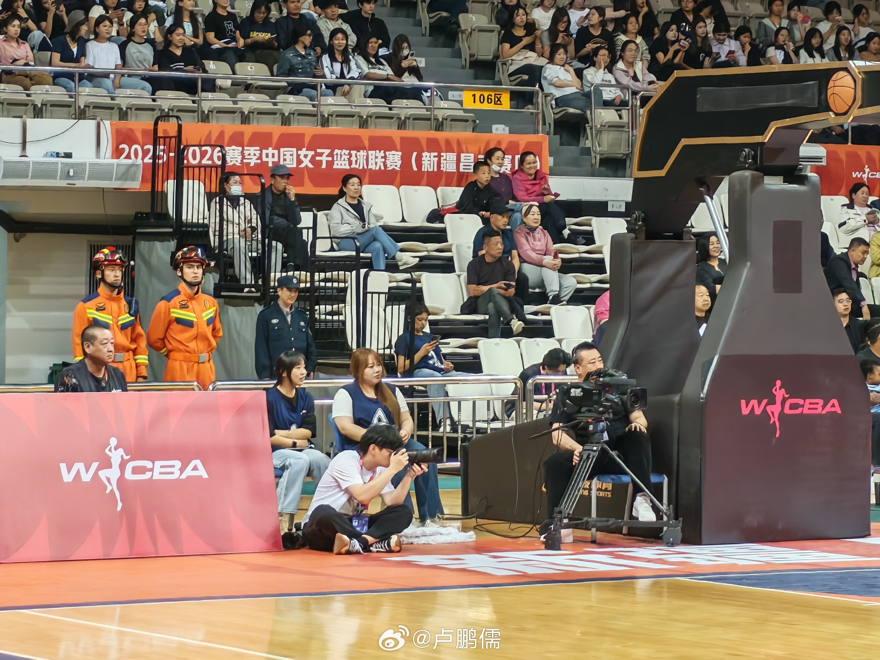 比赛日工作照/摸鱼照cba新疆男篮小卢篮球世界