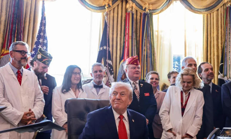 美国总统特朗普签署行政令，推动将大麻从最高管制等级放宽。此举意味着大麻不再与海洛