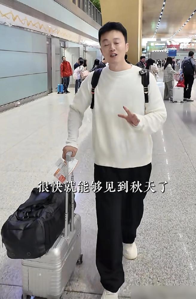 看个儿子，搞得跟跨省执行任务一样。
人，提前飞到南京。
车，提前租好。
朋