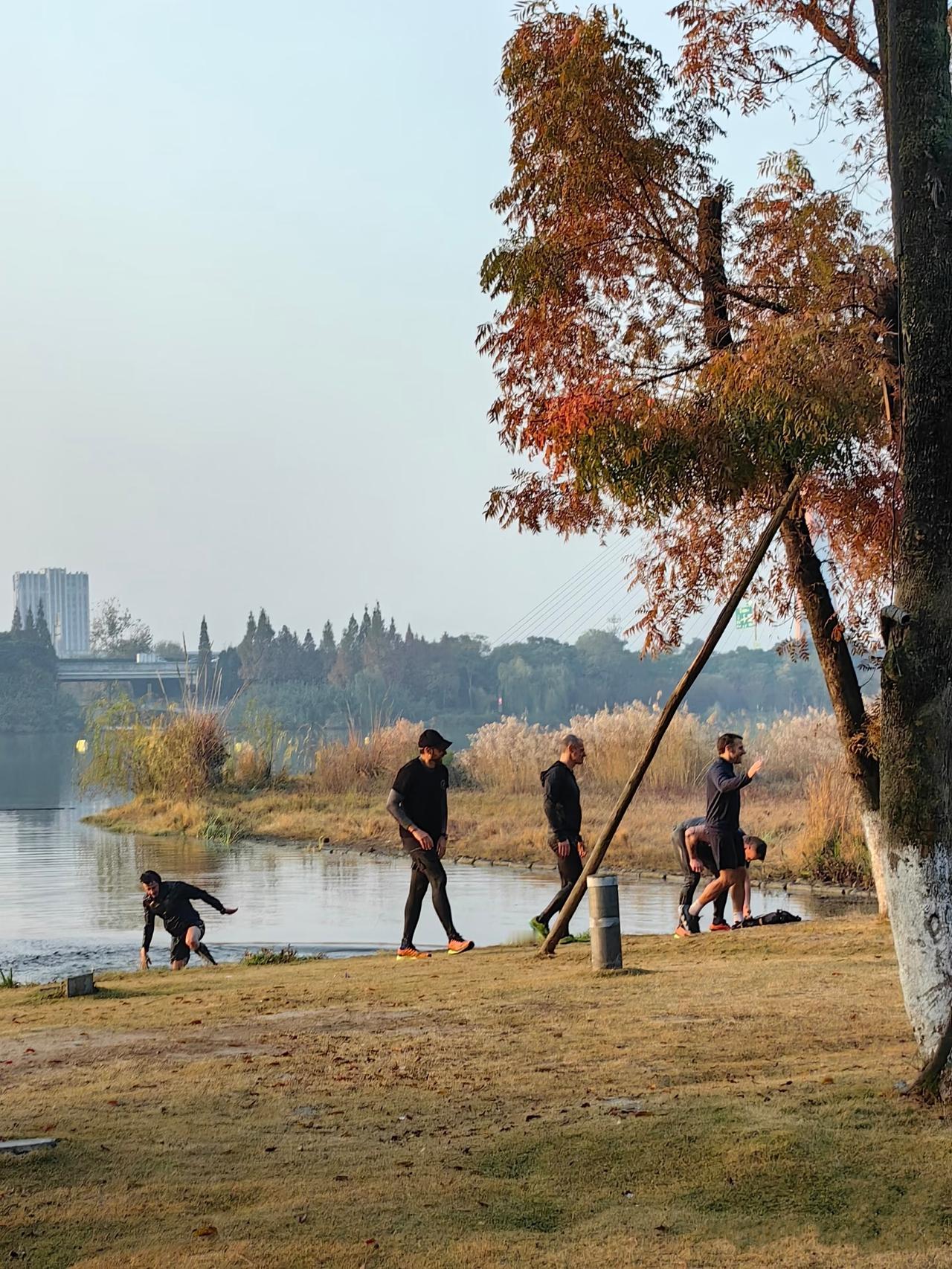 12月5日，马克龙在成都晨跑！
大家都知道昨天的时候，马克龙已经抵达成都了，没想