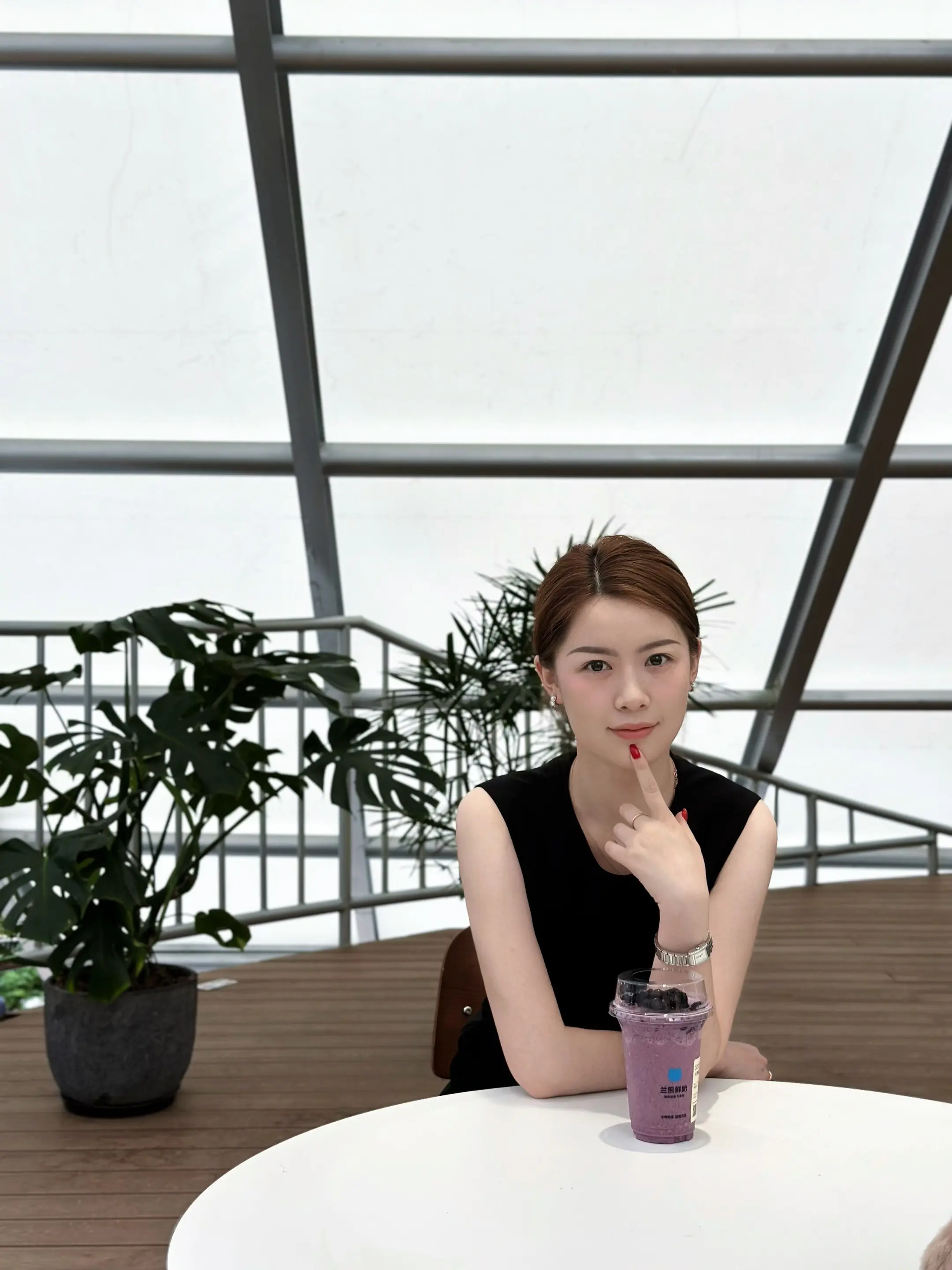 小黑裙适合各种类型的女生穿哦