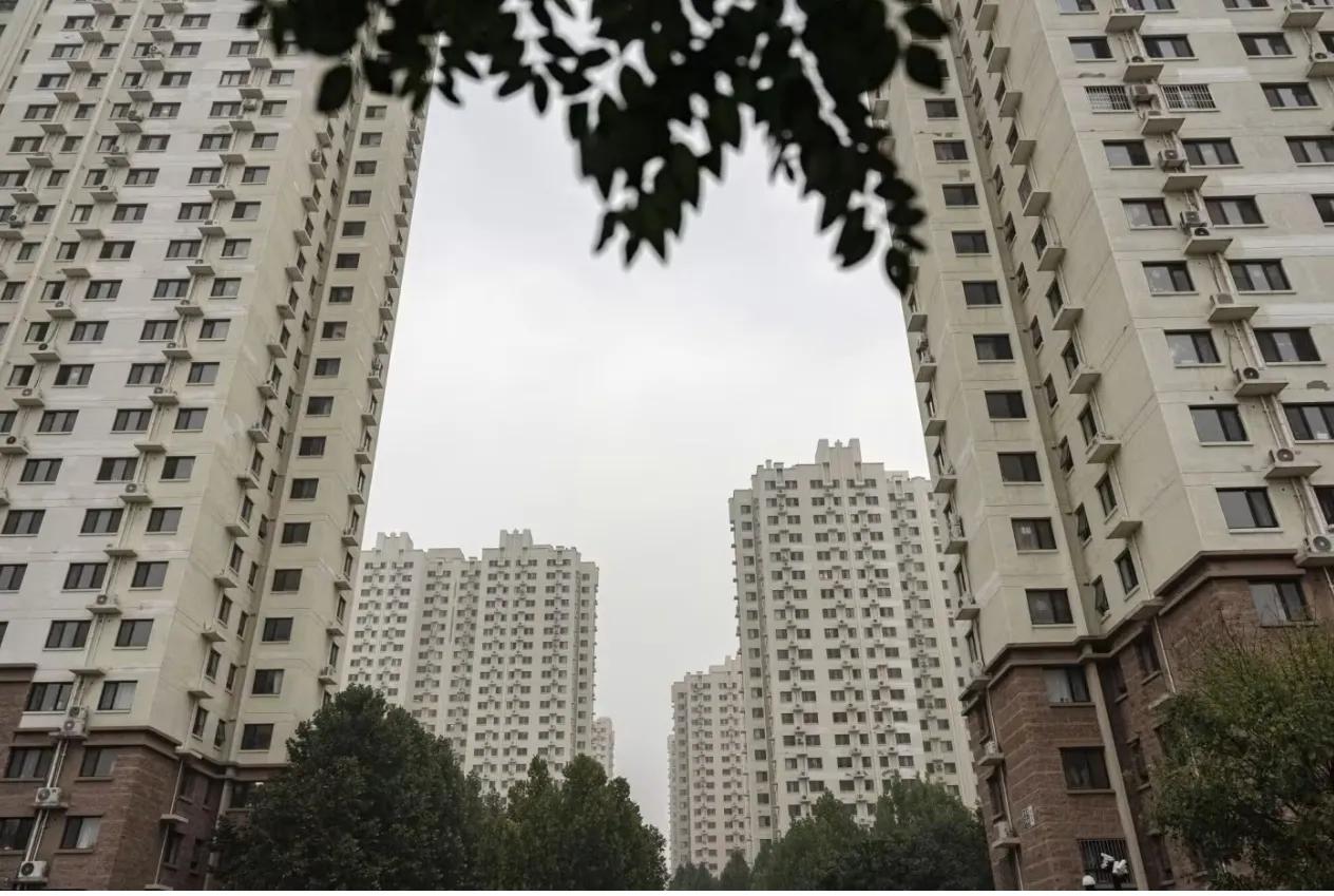 我国9月份新建住宅销售额和房地产开发商的新开工面积同比降幅有所收窄，但降幅仍达两