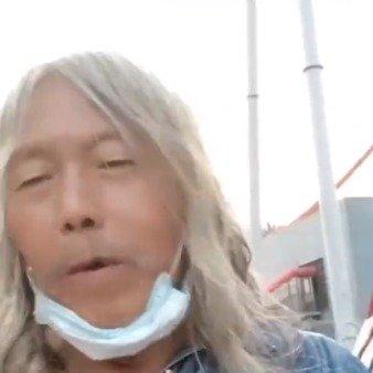北京75岁的卢大爷火了，他被称“硬核玩家”。女儿给他办了2888元的欢乐谷年卡后