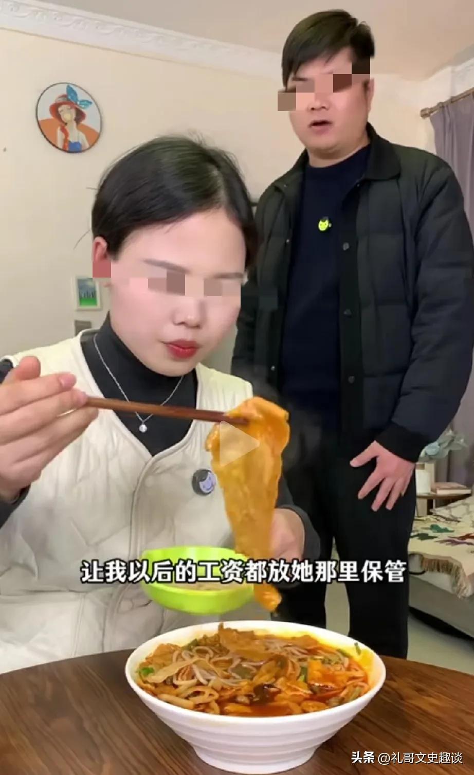 老婆的操作把妈宝男气的直跺脚。男子结婚的时候，他妈妈说年轻人存不住钱，让他儿子把