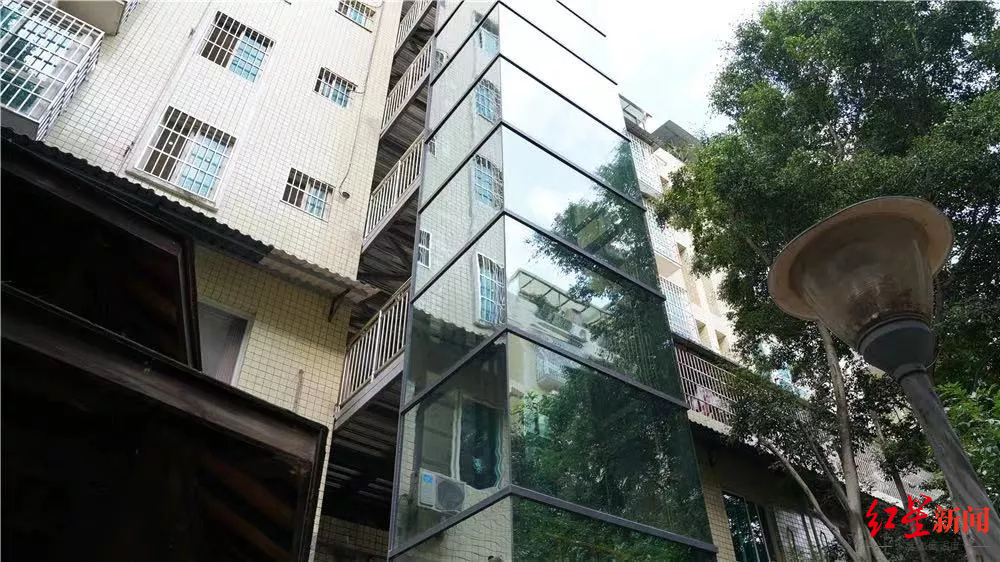 【加装电梯影响采光通风，低层住户起诉58名邻居索赔4.8万 一审判补偿3920元