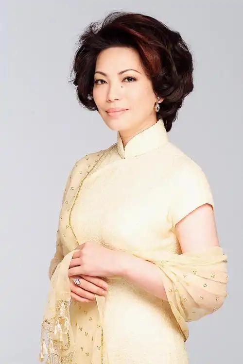 张爱玲说过一句话，我记了好多年。
“女人这一生，最大的错觉，就是把婚姻当成职业，