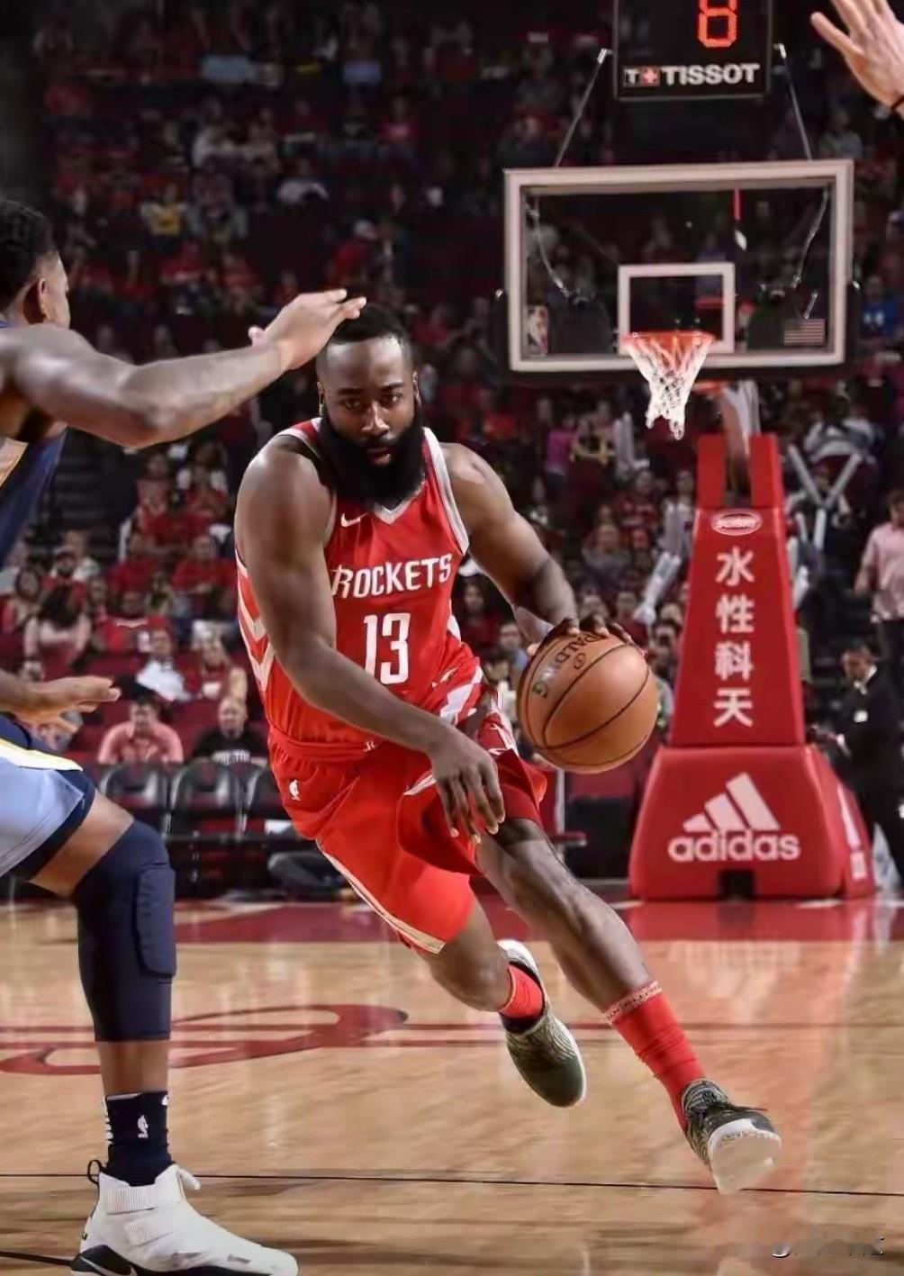 比尔报销，哈登被买断加盟火箭退役！买断哈登对快船也许是件好事，快船的赛季目标已经