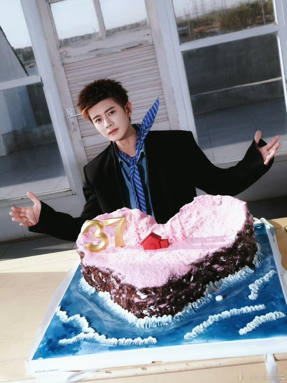 任嘉伦37岁状态任嘉伦37了 没想到任嘉伦已经37，状态依旧抗打啊！生日快乐！ 