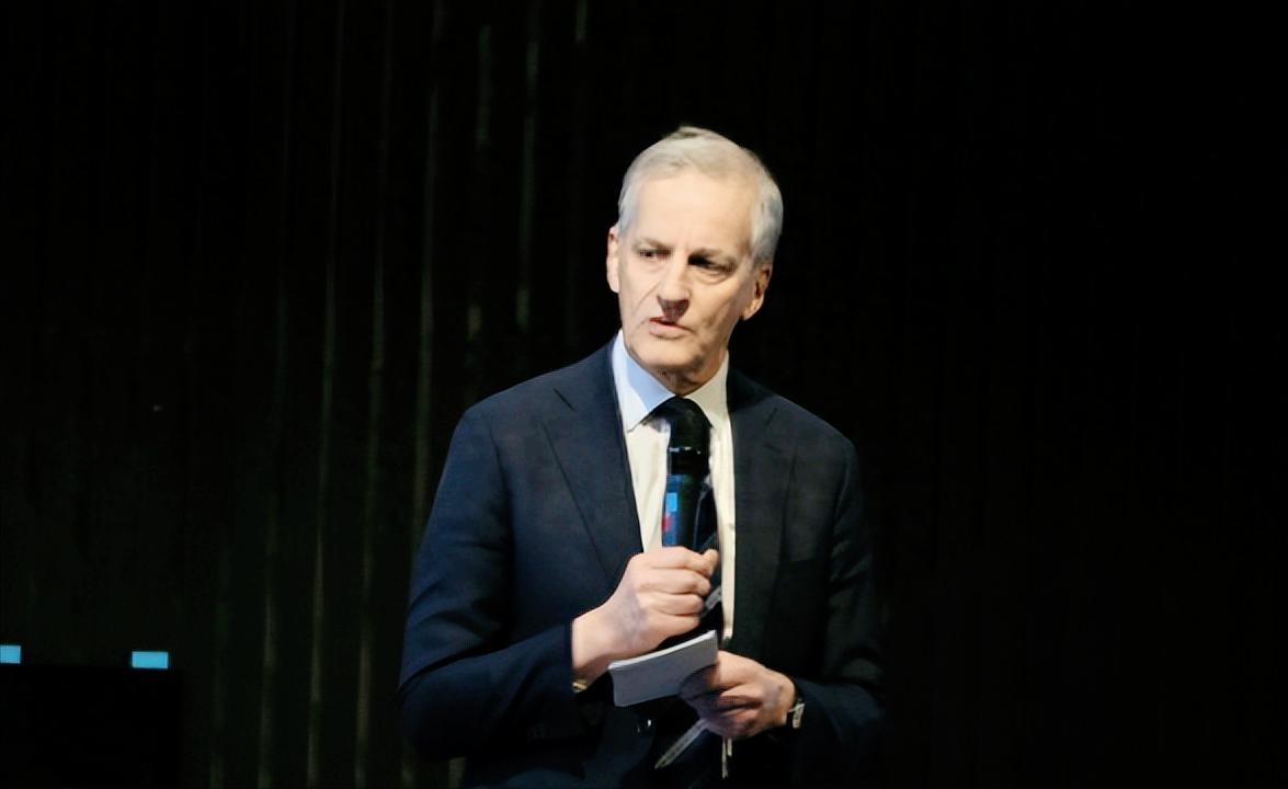 美国连自己的欧洲盟友都“坑”，挪威这次直接摊牌了，首相斯特勒在议会撂下狠话，明确