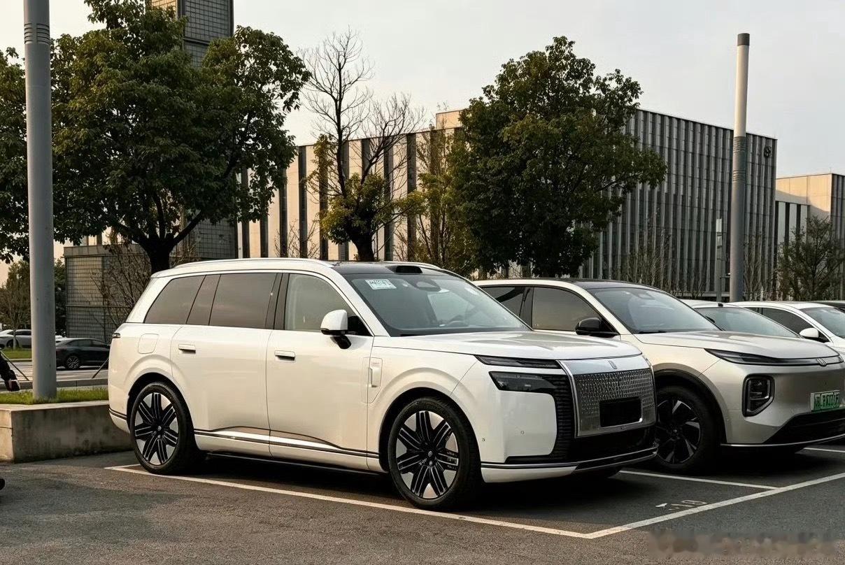 阿维塔T09实车来了这个外观你们能打几分？ ​​​