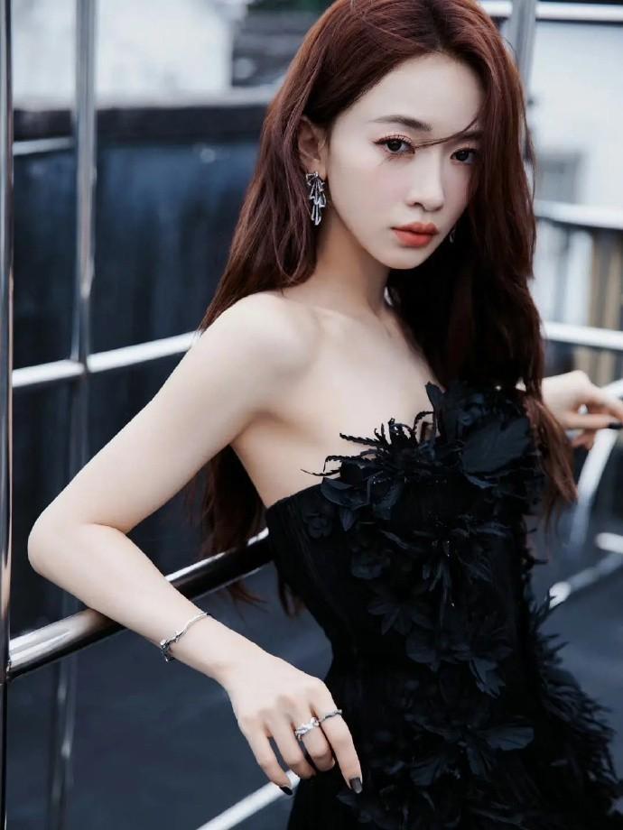 吴谨言水平究竟如何？于正给她的资源似乎不多。 