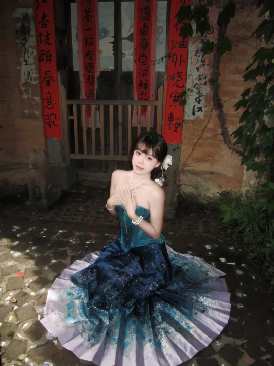 “长冬有尽，枯木簪春”