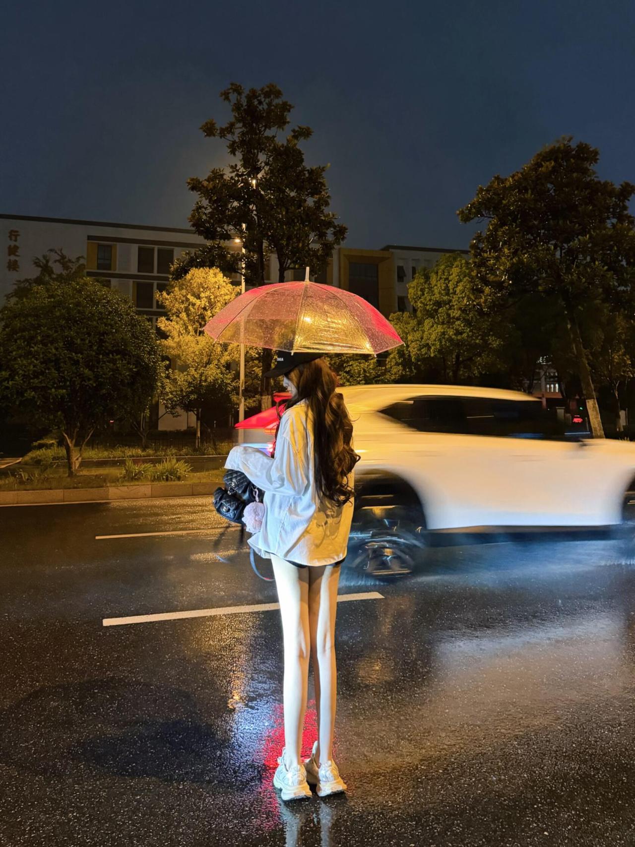 一句非常经典的话:

“无论任何关系，
只要别人不再考虑你的感受，
就该及时止损