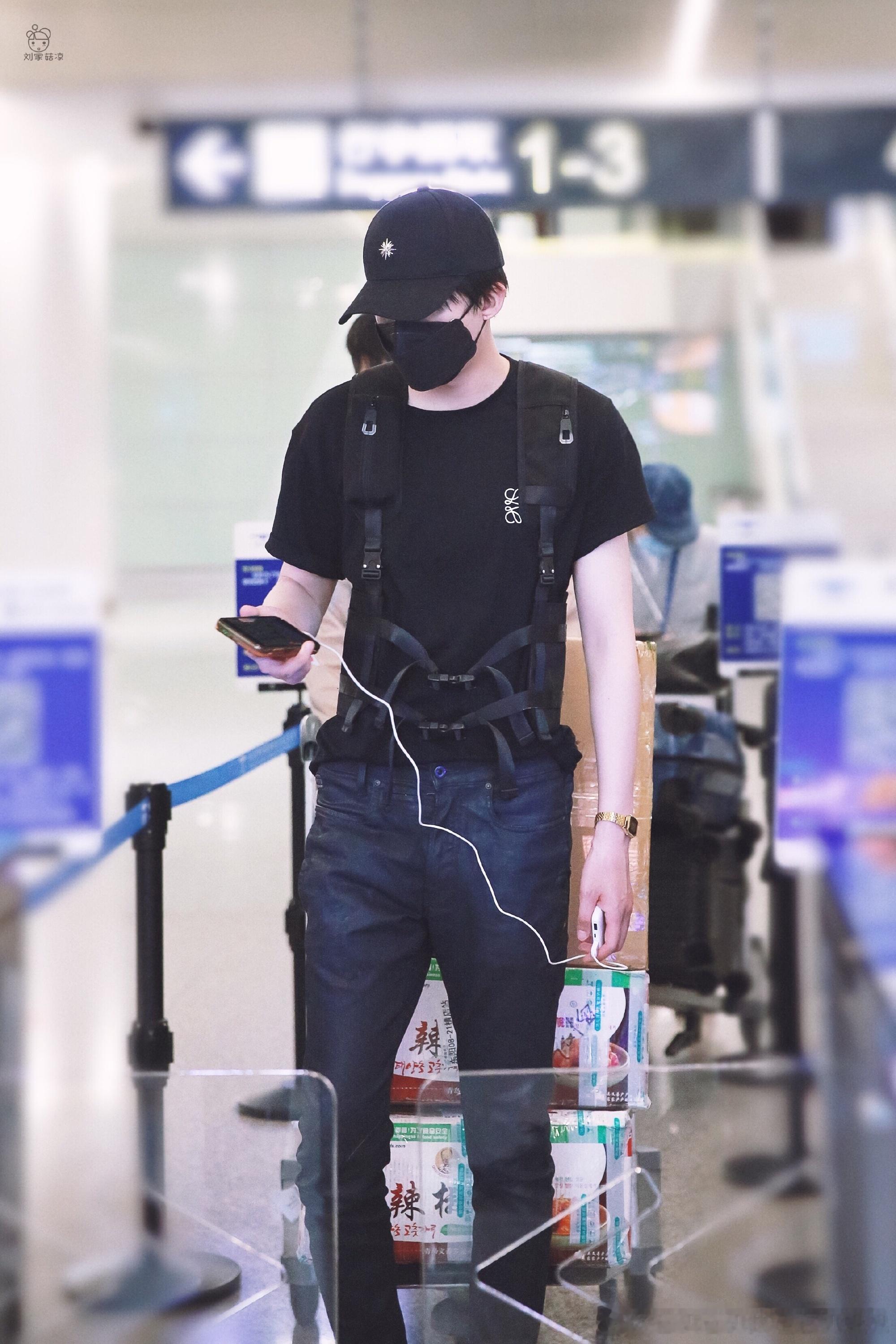 摩登兄弟 去中餐厅时机场酷酷的宁！