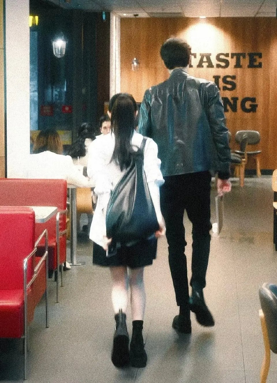 脱轨男主这种谁接谁爆 ​​​