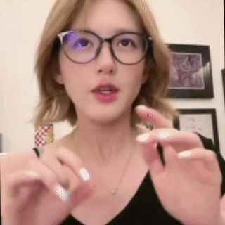 月鳞绮纪播得时候肯定很热闹 双男主双女主 粉丝肯定天天打架，扑街打得少，爆了那才