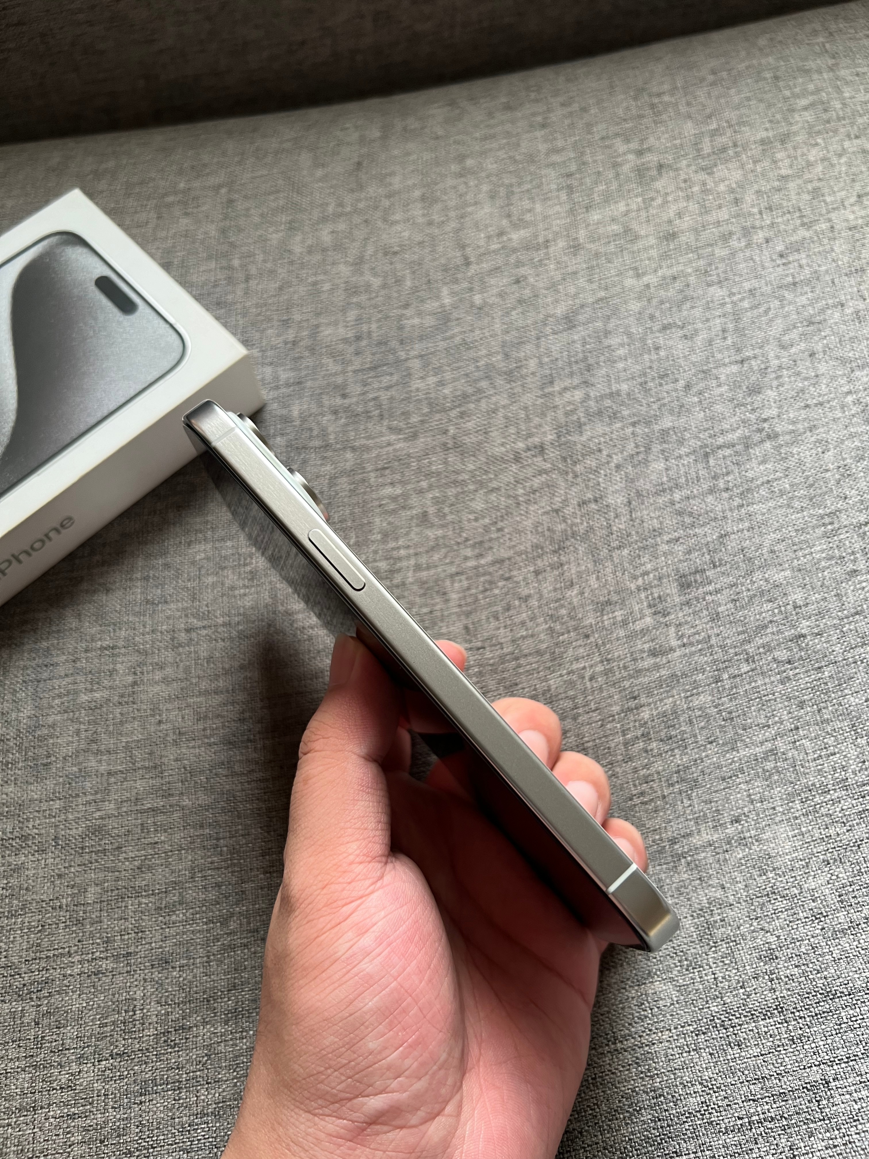 国行iPhone15 Pro Max 256G 白色，98新全套，屏幕完美，仅中