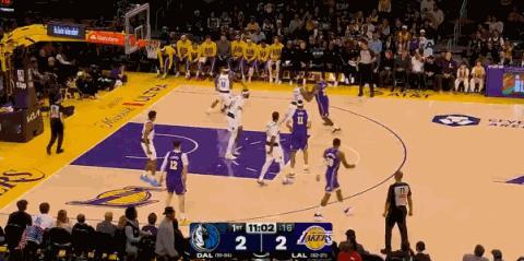 詹姆斯中投！！打进！！！ 