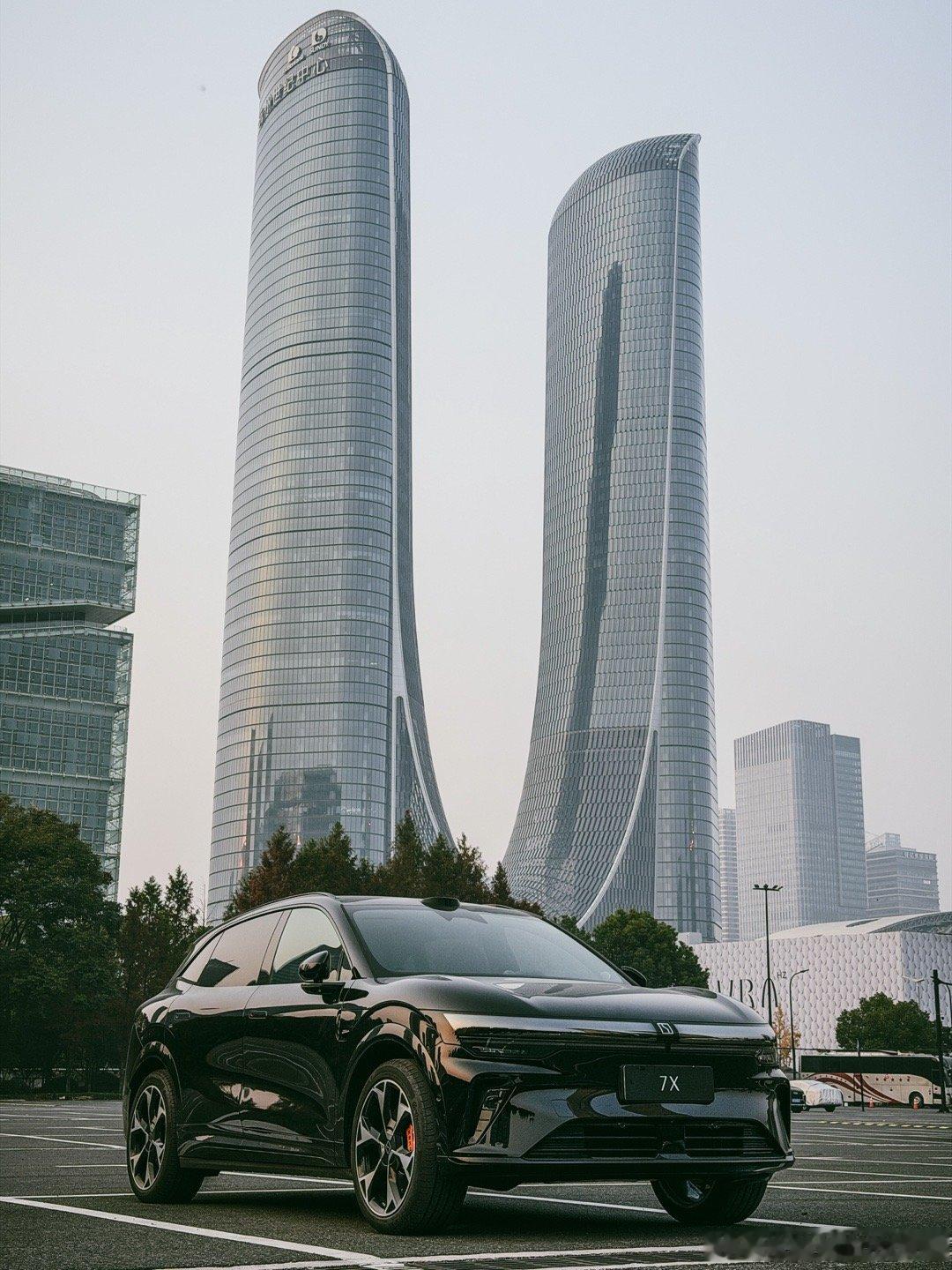 据说这里是新的“杭州之门”，从白天拍到夜晚，今日份极氪7X请查收，极氪7X拍照还