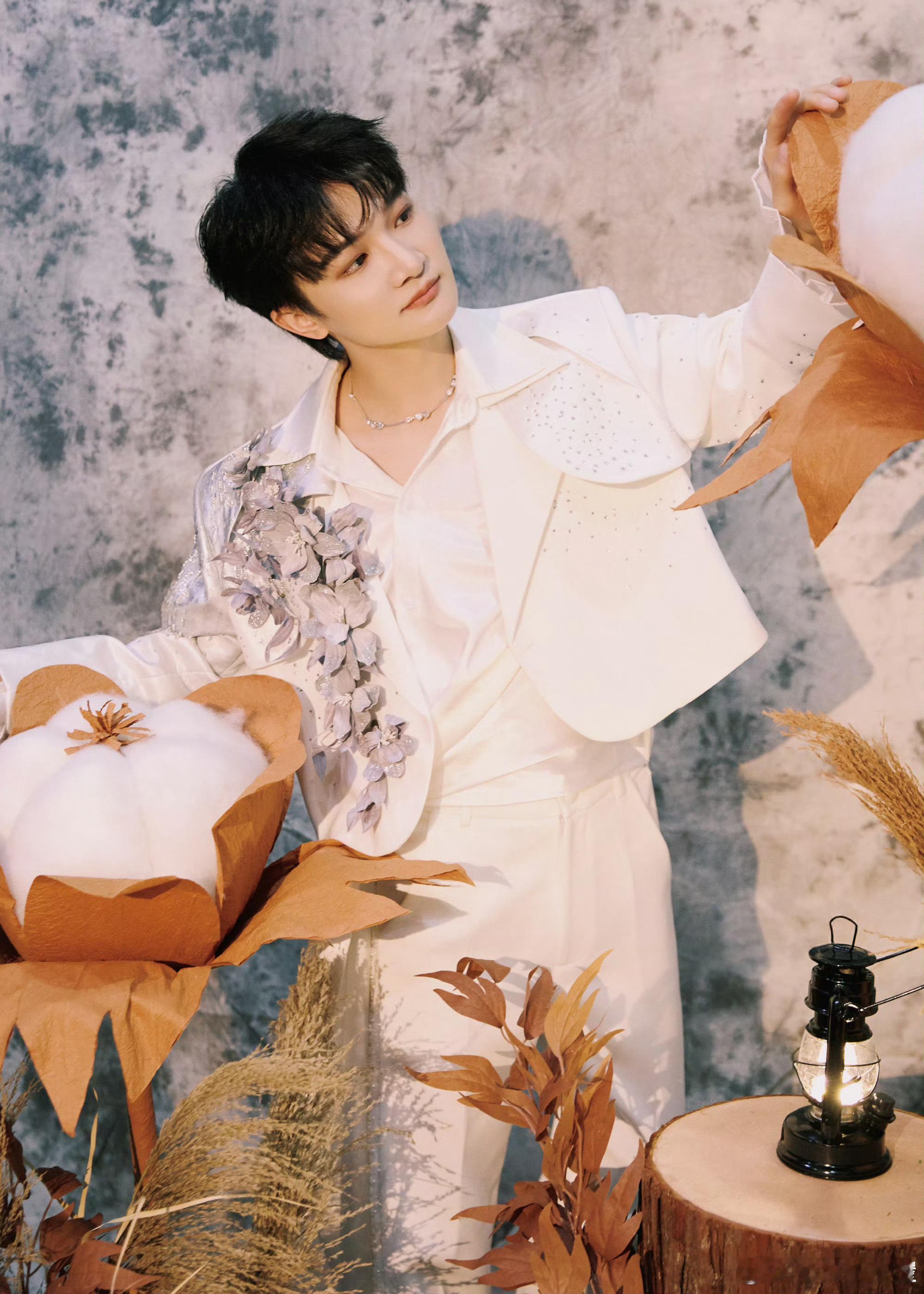 周深周深演唱会周深是猫的实锤越来越多 岁月是宝藏，你也是❤️ 