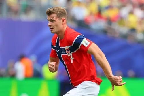 2026美加墨世界杯8强赛中，挪威以1：2不敌英格兰无缘四强。然而赛后焦点却因一