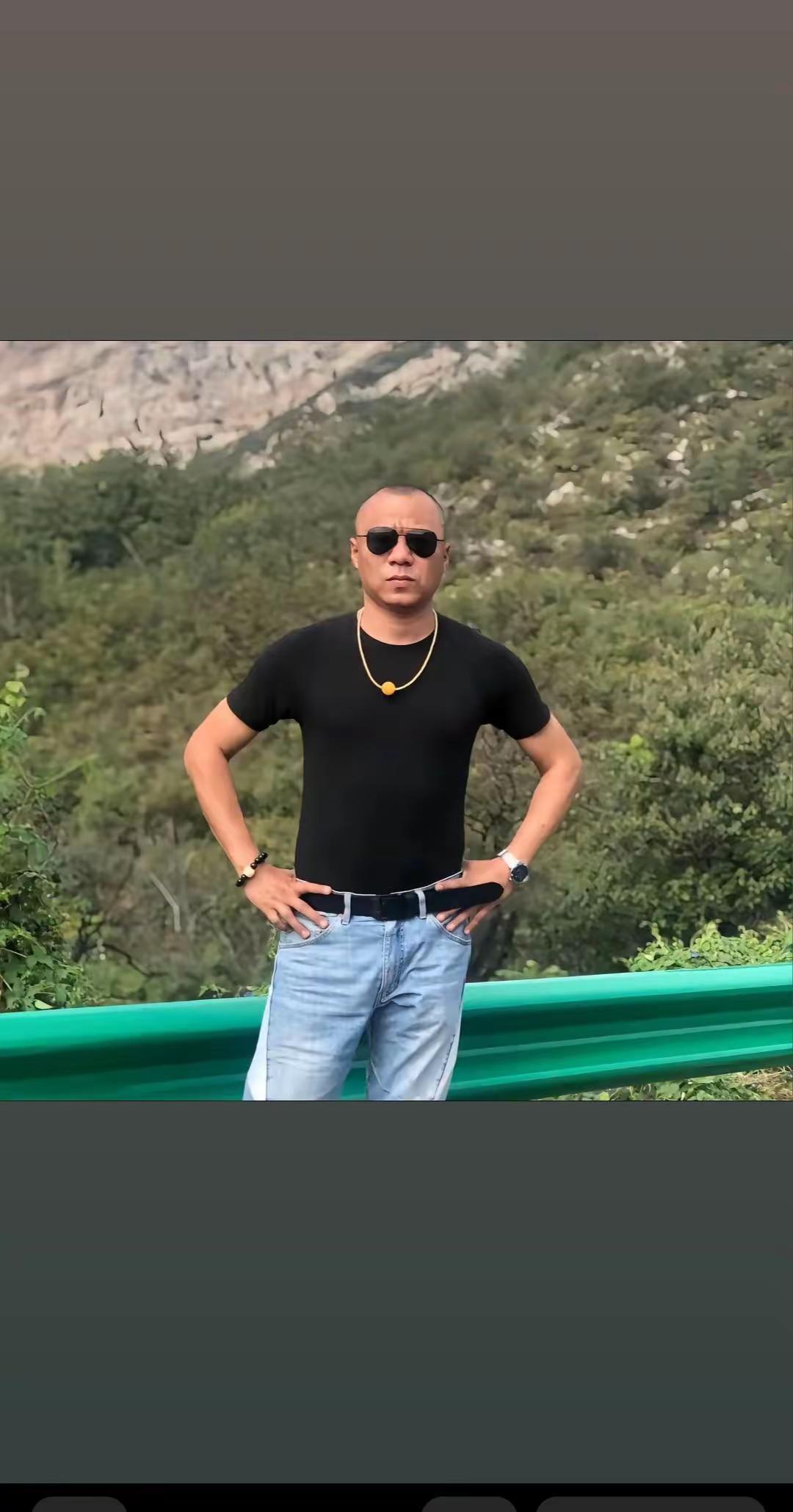 妹妹，看哥帅不？给个机会咯