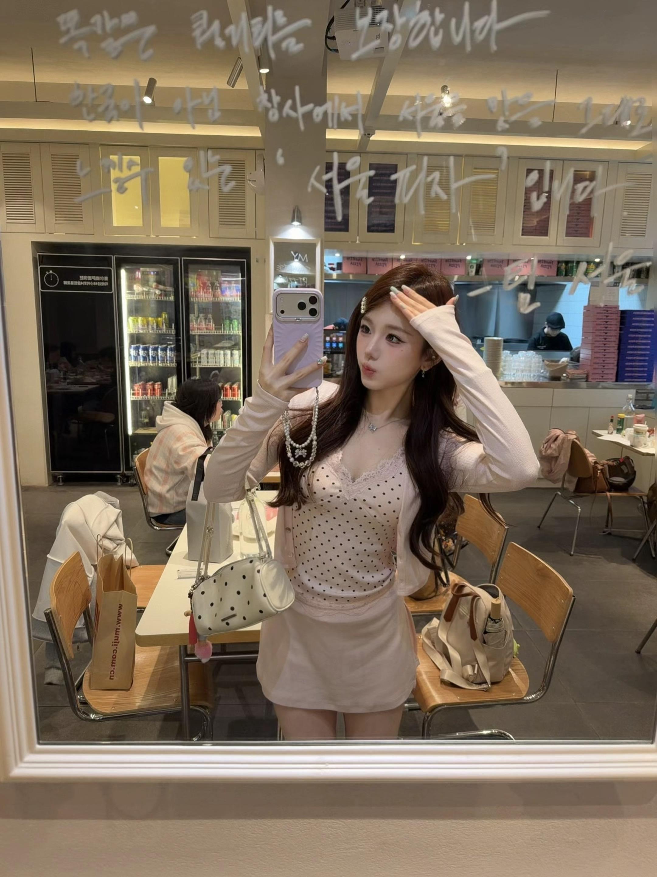 🎀💭⸝⸝>ヮ<⸝⸝这种韩系蕾丝元素的美甲真的很适合夏天～