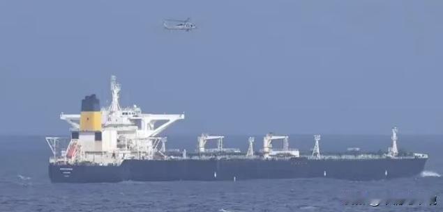 可怜的贝拉一号油轮！
被美军满世界追了十天，走投无路眼看要凉，船长也是个狠人，直