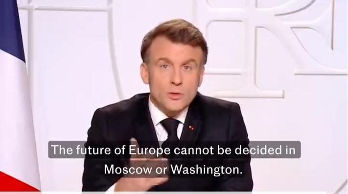 周三晚上，法国总统马克龙向全国发表电视讲话中表示，欧洲的未来及其安全“不能在莫斯