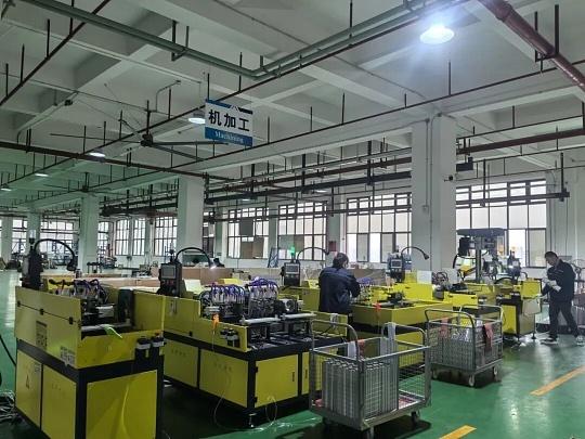 苏州市下两小虎常熟市和张家港市大比拼，常熟富，张家港市产业大。"GDP看体量，财